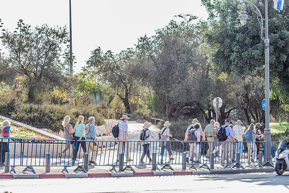 Visitors to Jerusalem for Feast of Tabernacles  191015-3