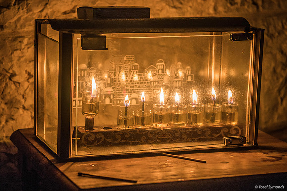 Lighting Up a City 191228-1