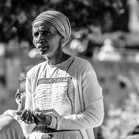 Woman Praying 221123-84