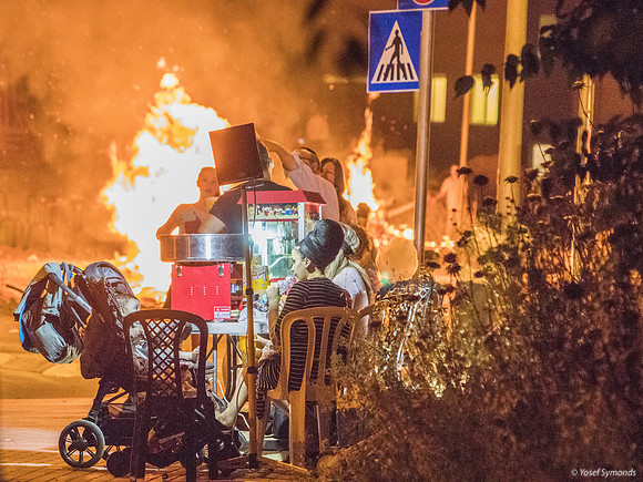 Selling Popcorn at Lag Baomer Fire is a Family Affair 190522-4