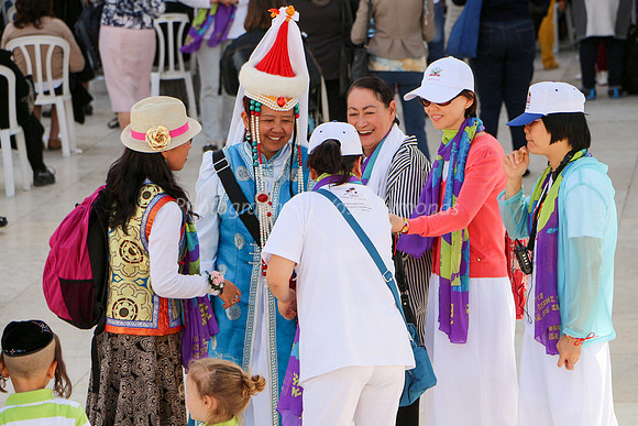 Unusual Sight for Hareidi Youngsters 4