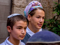 Barmitzvah Family Outside Temple Mount 180916-6