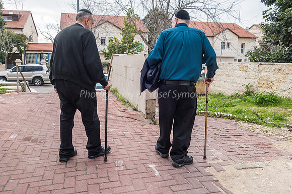 Octagenerians Moshe and Aaron on Way to Demand Freedom from Pharoah 181230-2