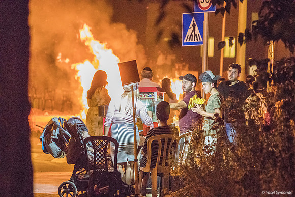 Selling Popcorn at Lag Baomer Fire is a Family Affair 190522-1