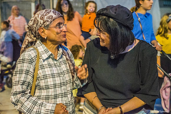 Mayor Aliza Bloch with Participant at Hachnasat Sefer Torah 2208