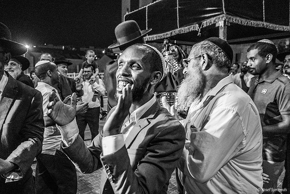 Blind Leader of Synagogue Amuta Receiving Sefer Torah 220817-2