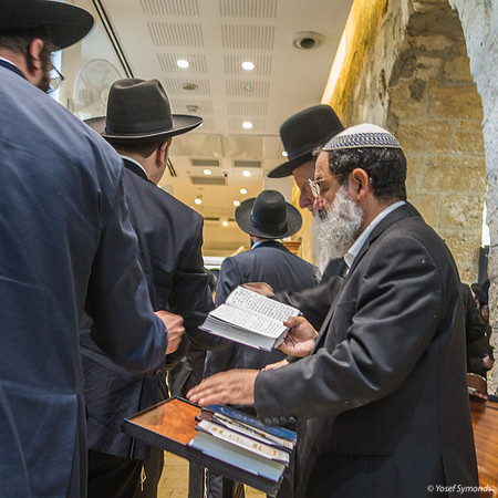 Prayer Inside Rachel's Tomb 221107-2