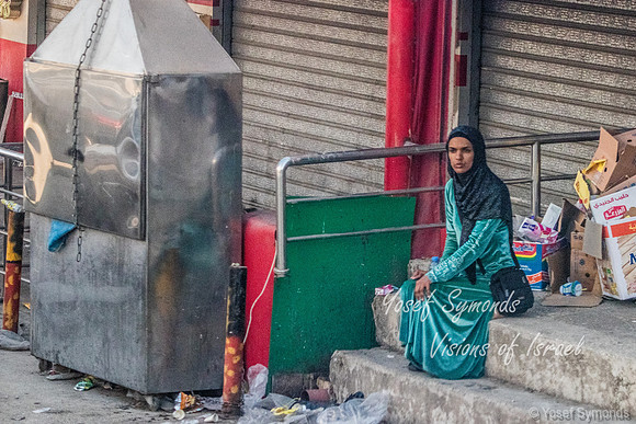 Lady On the Step 220615-1