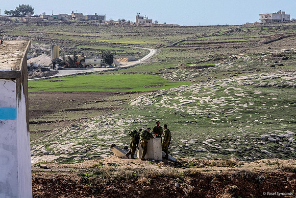 Soldiers Guarding Shdema 100129-10