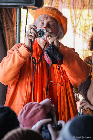 Photographer at Shdema 100129-1