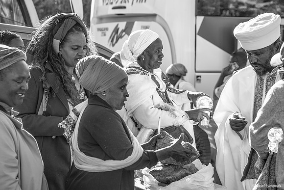 Breaking Bread 221123-4
