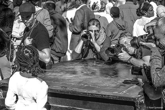 Girl Playing Piano and Playing to Crowd 221123-10