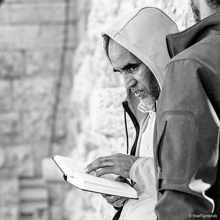 Man Praying 221123-1