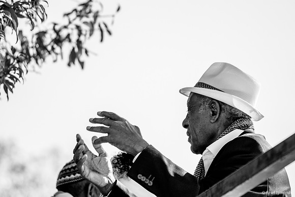 Man Praying 221123-7