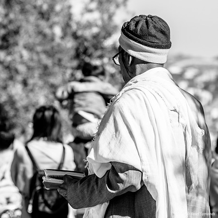 Man Praying 221123-11