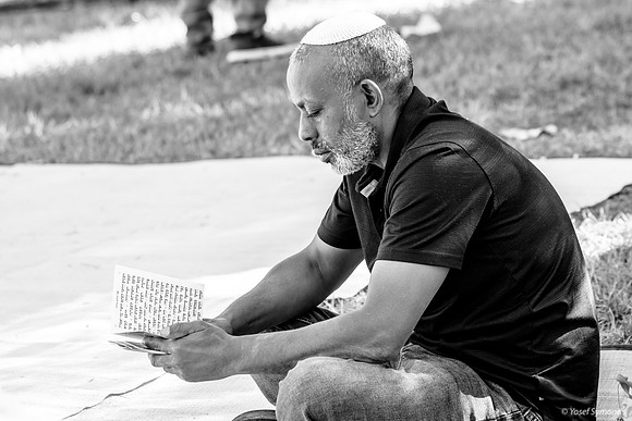 Man Praying 221123-12