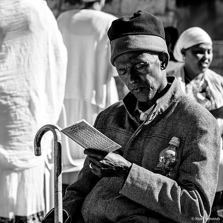 Man Praying 221123-15