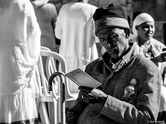 Man Praying 221123-17