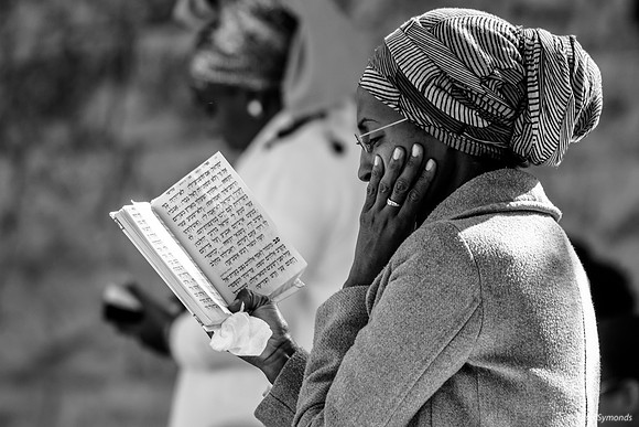 Woman Praying 221123-88