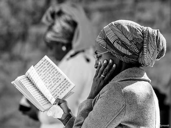 Woman Praying 221123-89