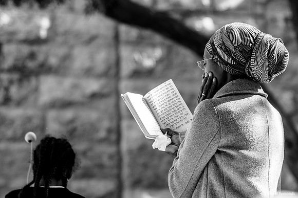 Woman Praying 221123-93