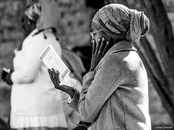 Woman Praying 221123-91