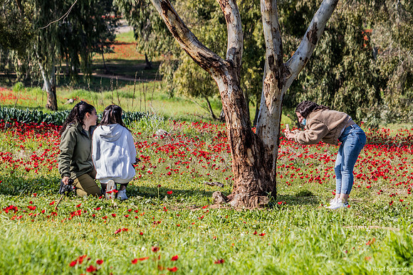 Photographing Friends In the Field 220216-2