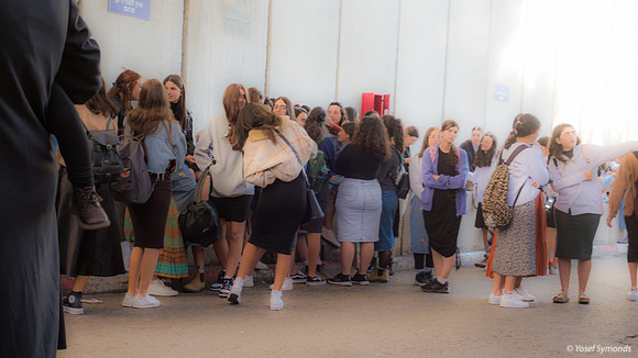 Schoolgirl Visitors 221107-1