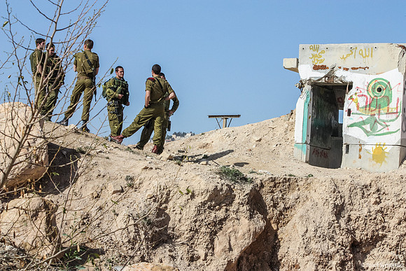 Soldiers Guarding Shdema 100129-26