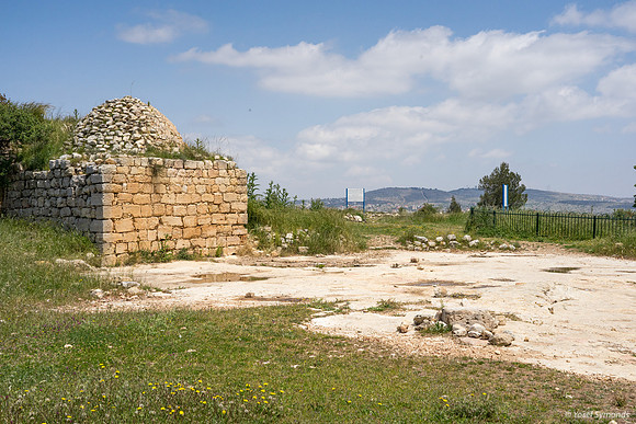 Sheikh Abdullah Prayer House Jacob's Rock in R. Foreground Beit El 190423-13