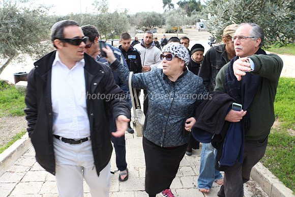Discussion Among Jewish Group Moving Northwards