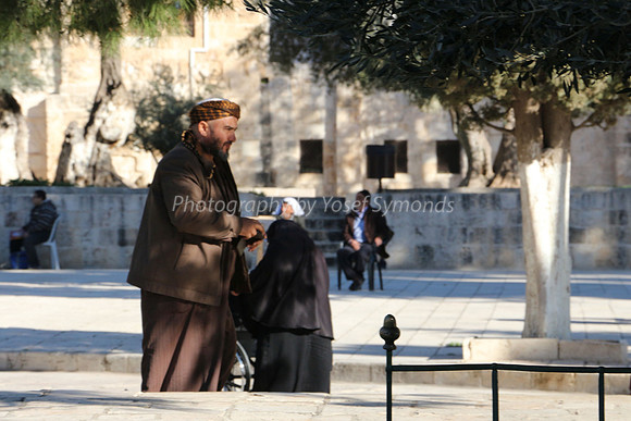 Tracker Pleased with Snaps of Jewish Group