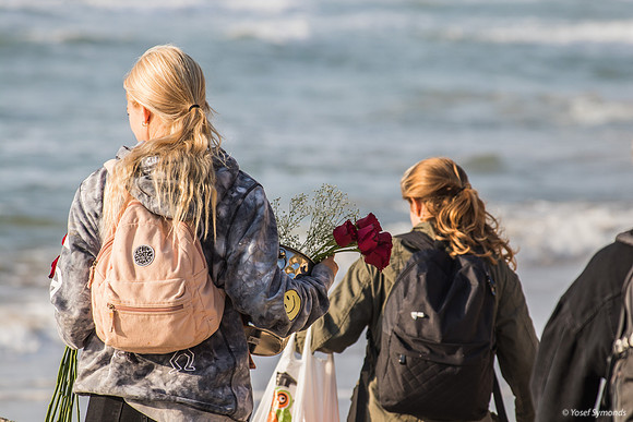 Flowers For Winning Surfer 220325-3