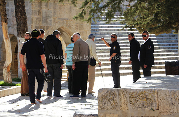Police and Wakf Herding Jewish Group Opposite Western Steps