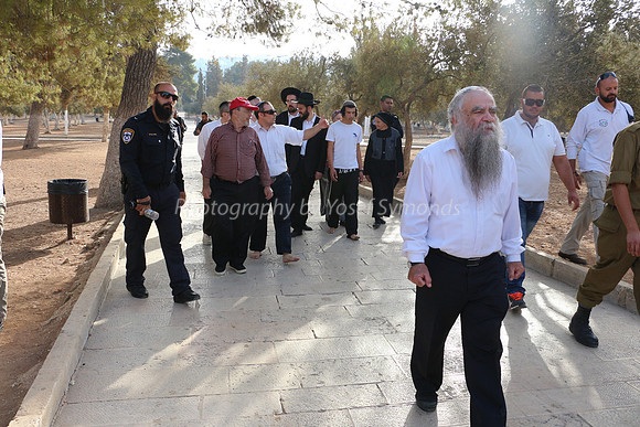 Jewish Group Heading West 161009-2
