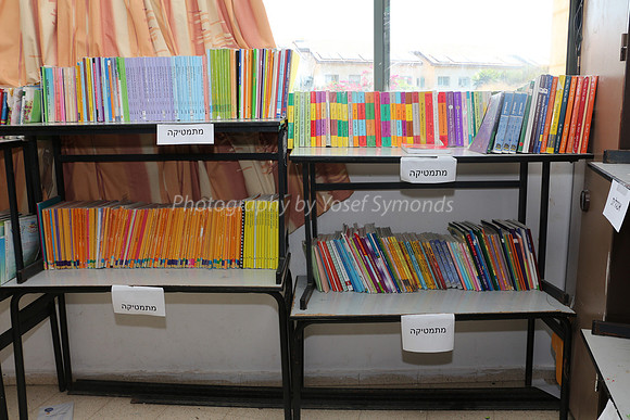 160809-BookSale_School-0136