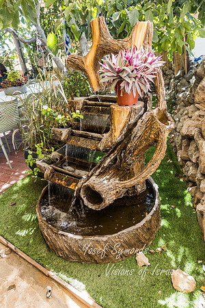 Flowing Water Garden in Community Yard 260927-2