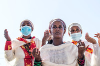 Women Praying 221123-9