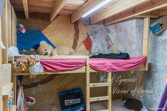Daytime Napper in Bunk Beds for 85 meter Home 260927-3