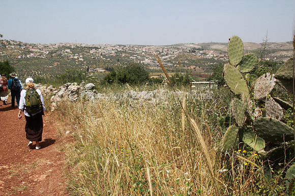 Walking in Maoz Tzvi