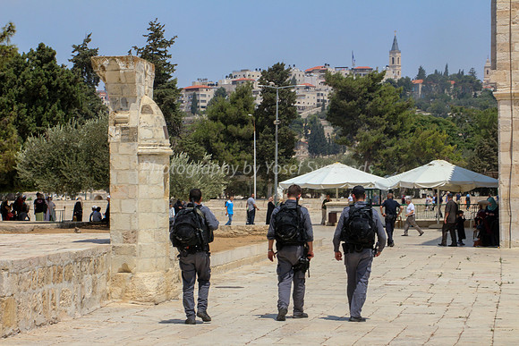 Three Border Police on Temple Mount 2