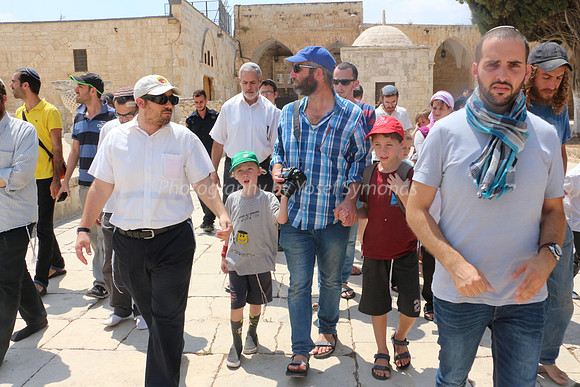 Jewish Visitors Paying Respects on Temple Mount 4