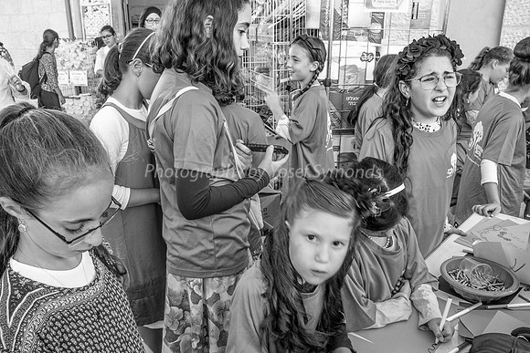 LeMaan Achai & Generous Batmitzvah Girl