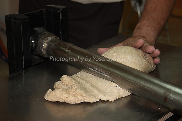 MatzaMaking-MaorSeniors_7354