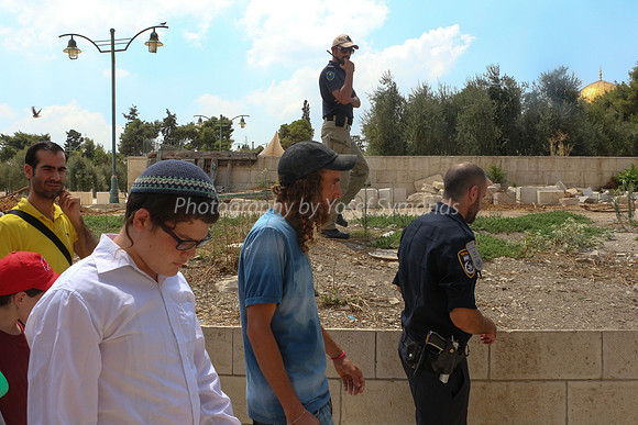 Police and Wakf Guard Jewish Visitors 2