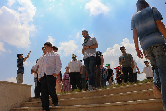 Jewish Visitors Paying Respects on Temple Mount 9