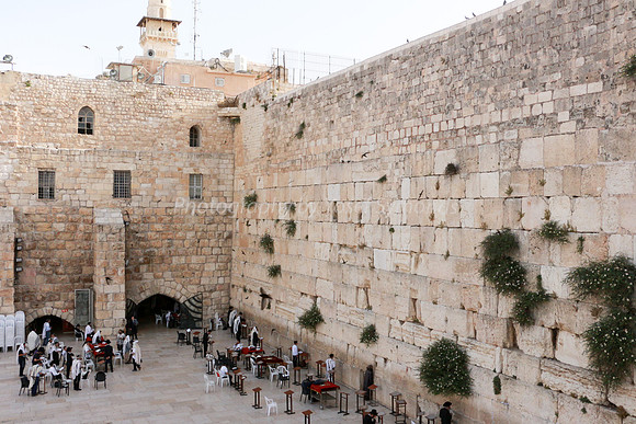 Prayer at Western Wall 4