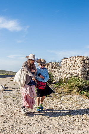 Ruthi Braving Winds at Kida Lookout Pesach 2018