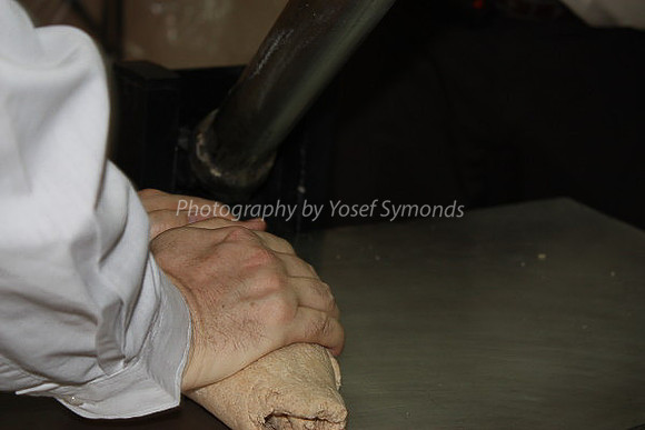 MatzaMaking-MaorSeniors_7353