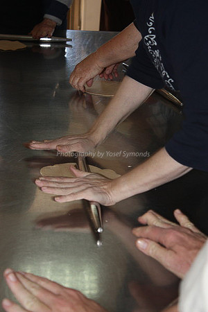 MatzaMaking-MaorSeniors_7337